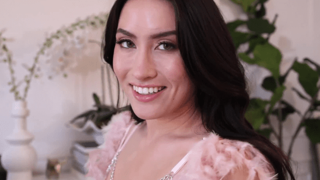 Cô nàng người mẫu đồ lót hàng cực phẩm - rweiqmpt.sbs