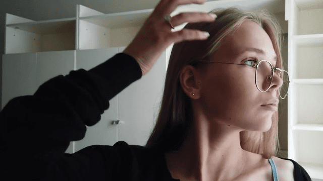 Cô nữ sinh kính cận quyến rũ - rweiqmpt.sbs