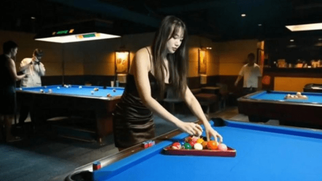 ED-39 - Trải nghiệm em gái làm quán bi-a bím hồng - rweiqmpt.sbs