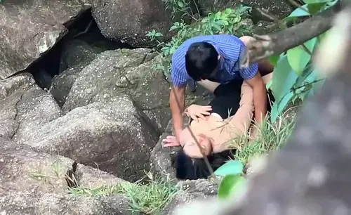 Đi du lịch với công ty mà em đồng nghiệp lén lút chịch bên bờ suối - rweiqmpt.sbs