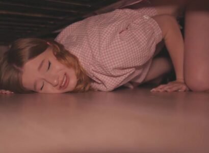 Chịch nát lồn chị kế đang mắc kệt dưới gầm giường - rweiqmpt.sbs