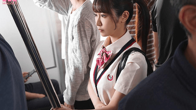 MIDV-599_Em nữ sinh váy ngắn trên tàu điện Ono Rikka - rweiqmpt.sbs